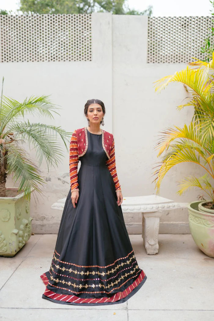 Model wearing Saira Rizwan Mehndi Bridals Ruhi dress, showcasing Pakistani clothes online in UK.