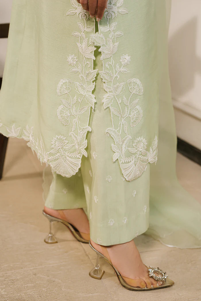 Model wearing mint green ALBA-SREP1-02 from Saira Rizwan Luxury Lawn Eid Edit '25, perfect Pakistani luxury pret and clothes online in UK.