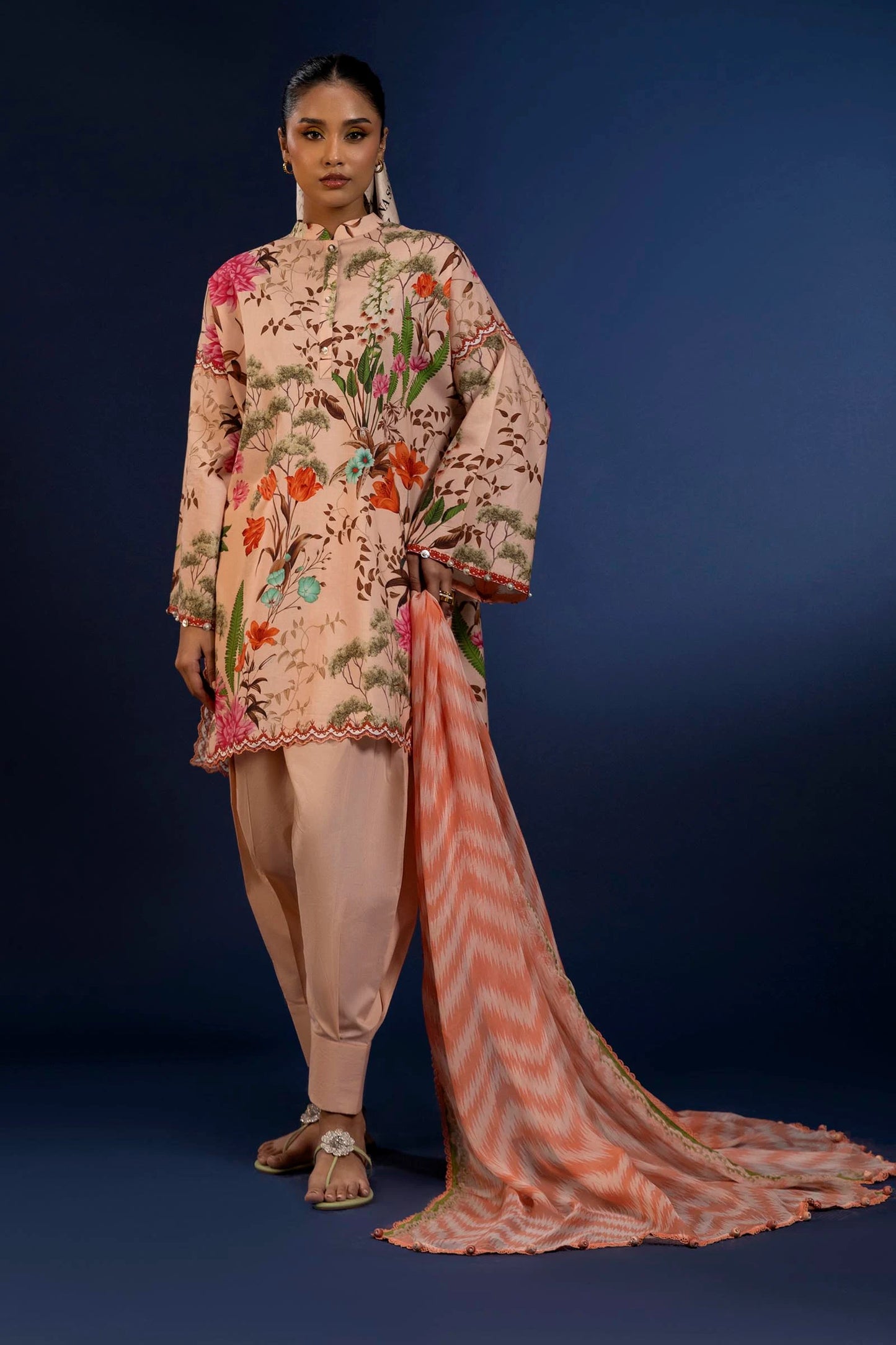 Model wearing peach floral printed dress with matching chevron dupatta from Sana Safinaz H251-003B-3AI, Pakistani clothes online in UK.