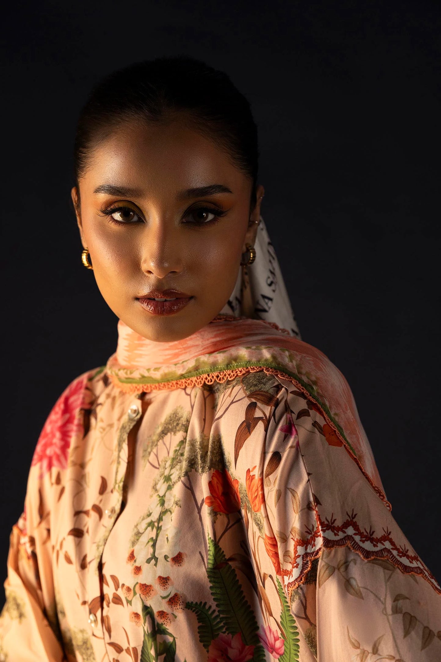 Model wearing peach floral printed dress with matching chevron dupatta from Sana Safinaz H251-003B-3AI, Pakistani clothes online in UK.