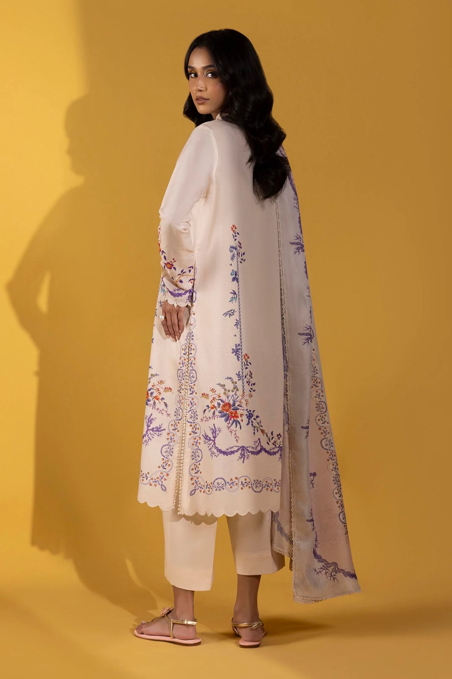 Model wearing cream and purple printed dress with floral detailing and matching dupatta from Sana Safinaz H251-005B-3CS, Pakistani clothes online in UK.