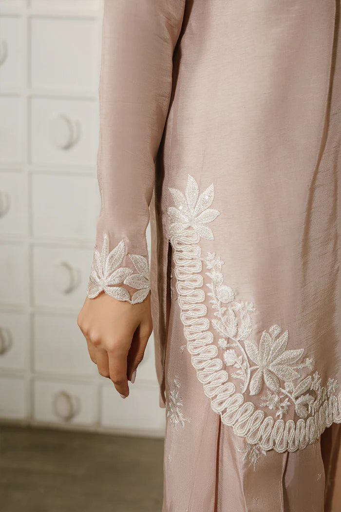 Model wearing blush pink NORA-SREP1-04 from Saira Rizwan Luxury Lawn Eid Edit '25, perfect for Pakistani luxury pret and online shopping in UK.