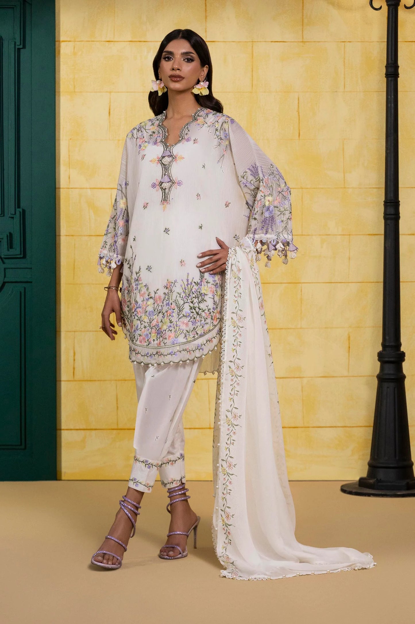 Model wearing ivory floral embroidered dress with matching dupatta from Sana Safinaz Muzlin Spring '25, Pakistani Luxury pret online UK.