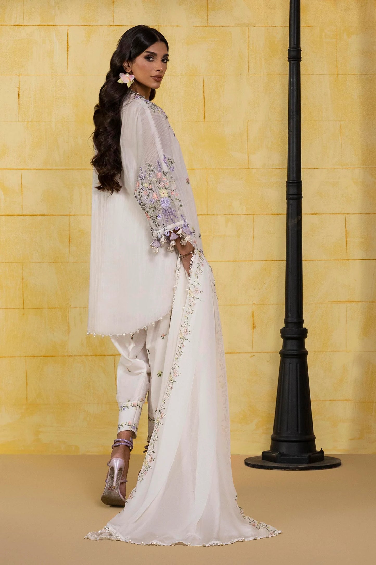 Model wearing ivory floral embroidered dress with matching dupatta from Sana Safinaz Muzlin Spring '25, Pakistani Luxury pret online UK.