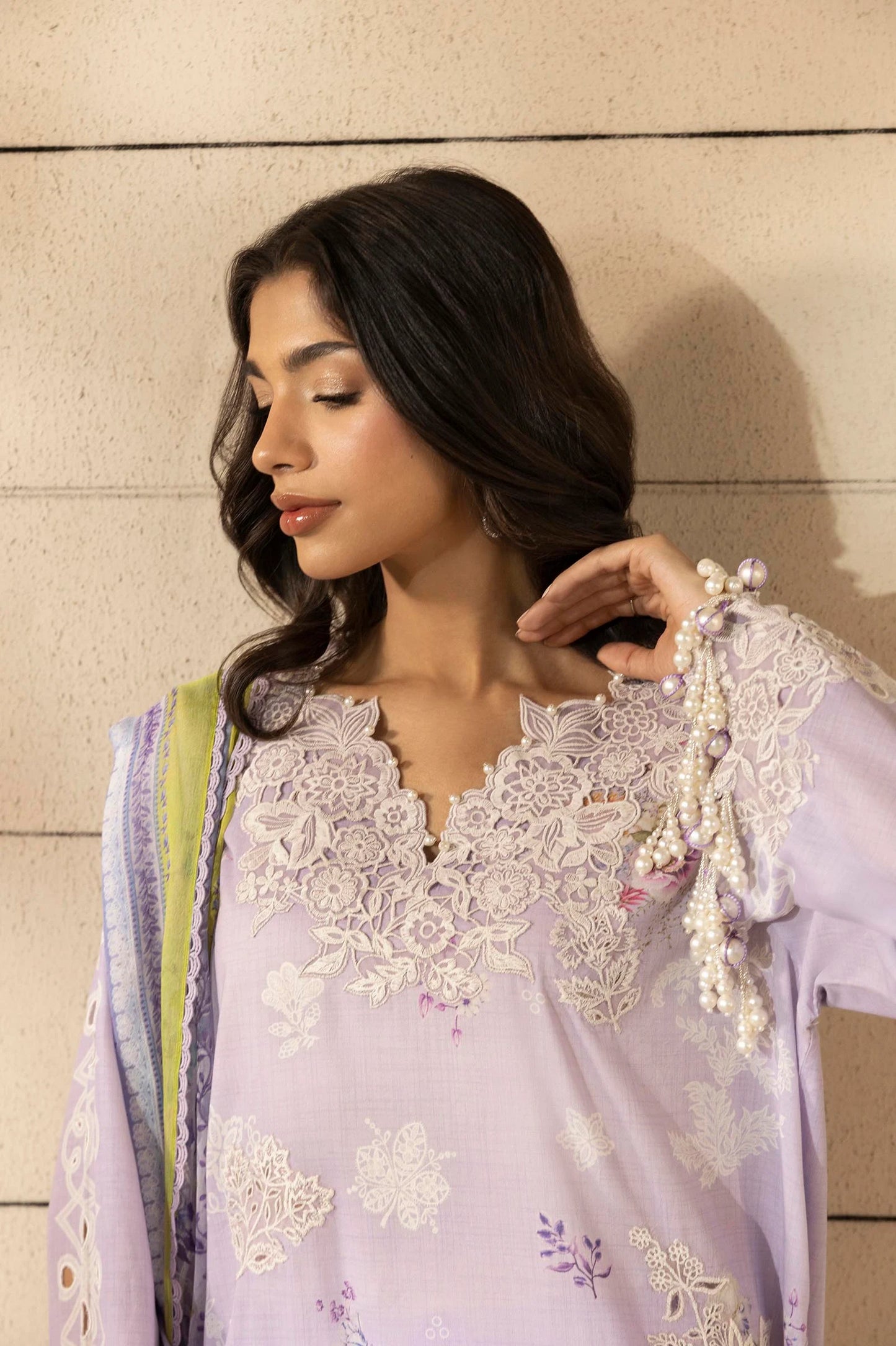 Model wearing lavender Sana Safinaz M251-029A-3CI outfit with white embroidery and printed dupatta, Pakistani Luxury pret, Pakistani clothes online in UK.