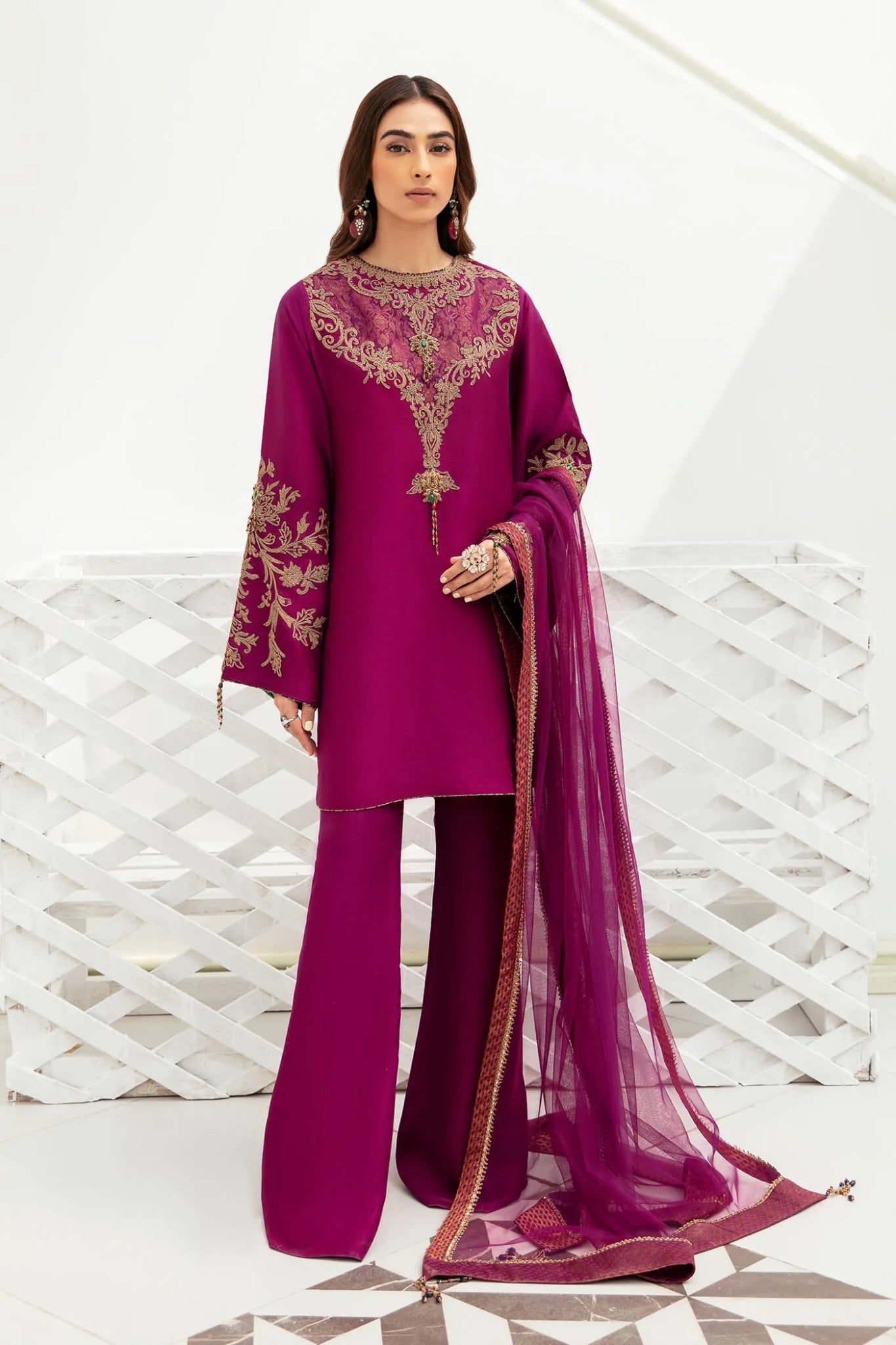 Model wearing VIVA LA VIDA's MAUVE PASSION, an equisite mold by Musferah Saad UK, Pakistani Clothes UK.