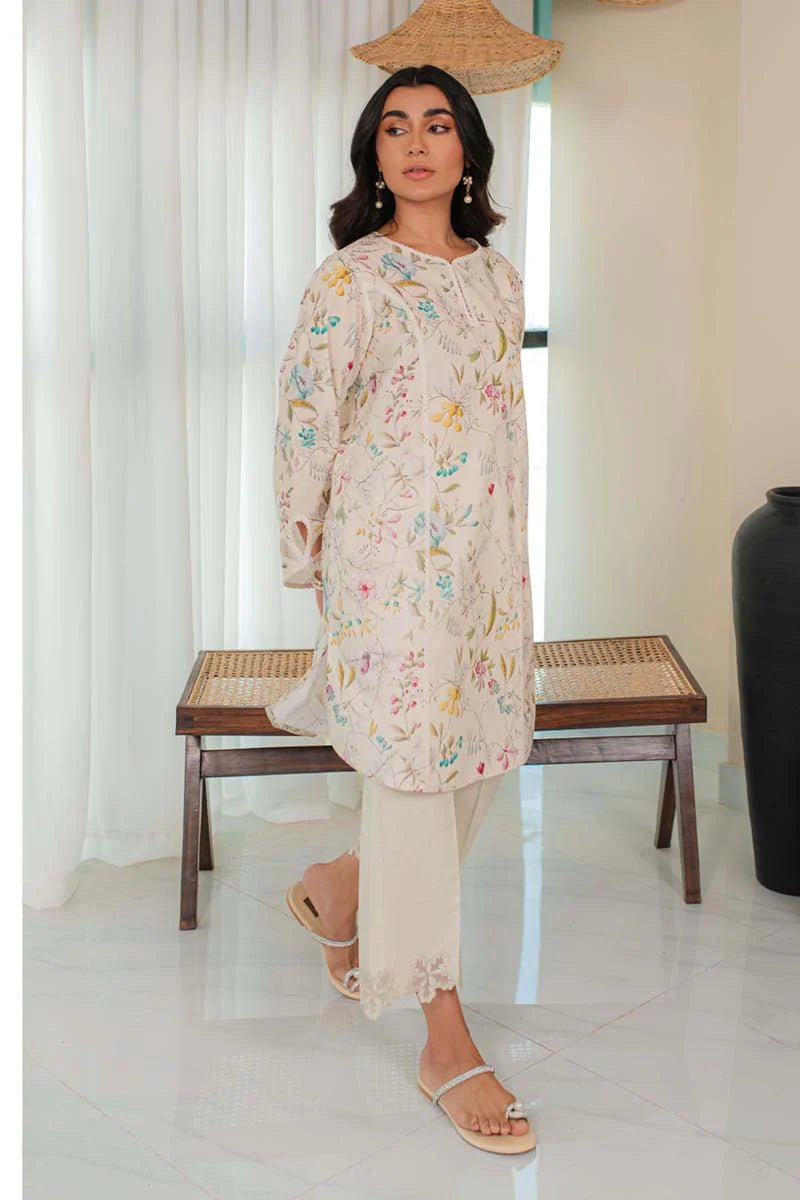 Model wearing Qalamkar Qprints 24 DP - 04 EABHA dress, flaunting Pakistani clothes online in the UK.