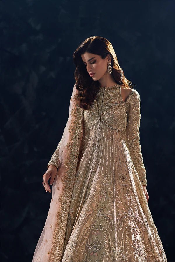 Discover the Reverie ensemble from Soraya's Oriana Luxury Formals at Signature Labels UK, priced at £1179. Gold tissue with sheesha and dabka work adorns this majestic piece for a regal presence.