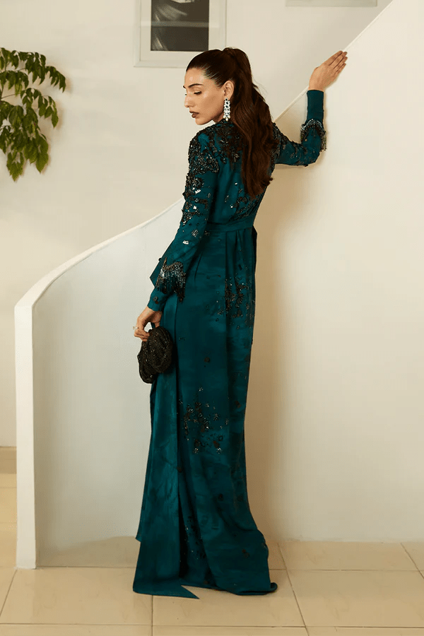 Model wearing Suffuse Elisa dress, a luxurious pick from Luxury Pret '23 collection. Perfect for Pakistani clothes online in UK.