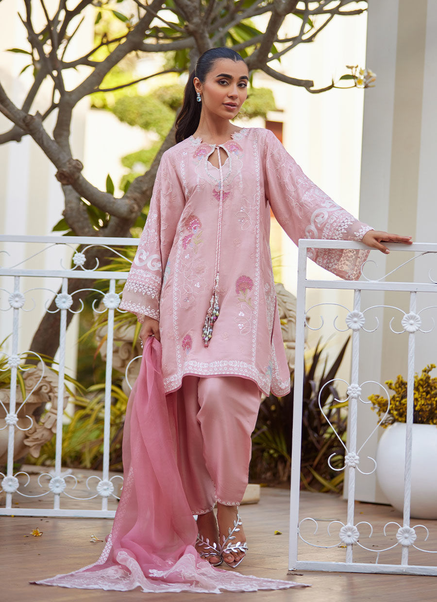 Model wearing tea pink Jovie outfit from Farah Talib Aziz, perfect for Pakistani luxury pret and Pakistani clothes online in UK.