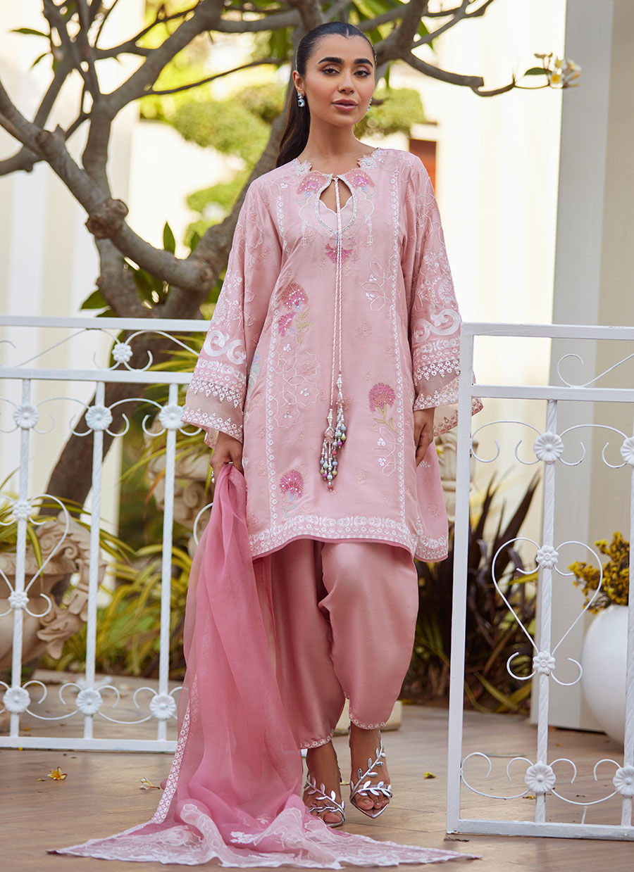 Model wearing tea pink Jovie outfit from Farah Talib Aziz, perfect for Pakistani luxury pret and Pakistani clothes online in UK.