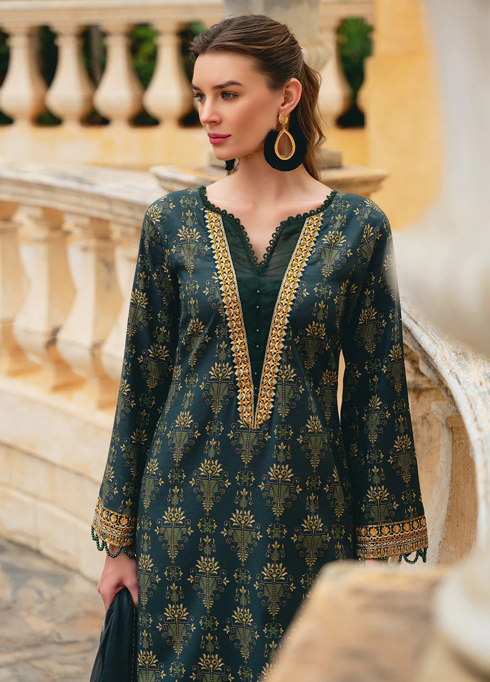 Model in Gulaal VILLENA, traditional Pakistani ensemble, UK's favorite.