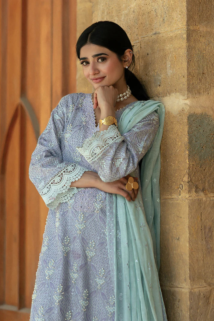 Model wearing Mushq Saugaat City of Lights Mahpara in soft lavender with mint dupatta and lace details. Shop Pakistani luxury pret online in the UK.