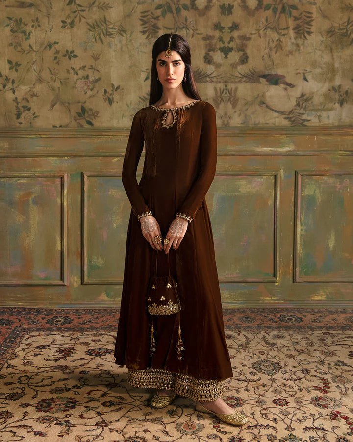 Model wearing Faiza Saqlain Luxe Formals Manaar Nov '23 Ritaan dress in maroon, Pakistani clothes online in UK.