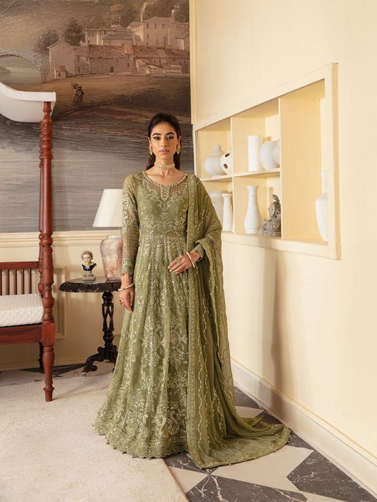 Model in Gulaal UK Aysa, embroidered chiffon Pakistani attire, from the '23 V1 collection.