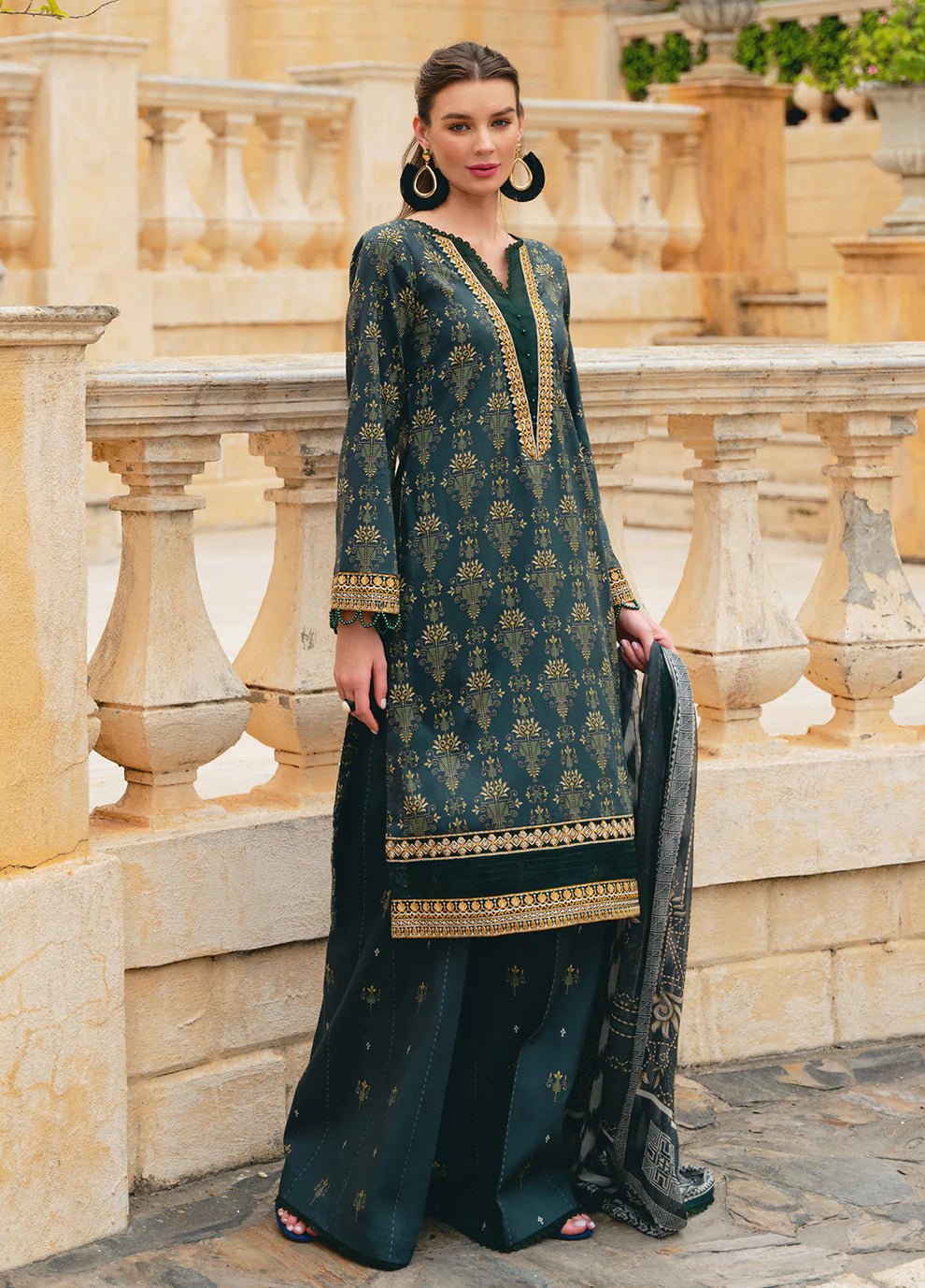 Model in Gulaal VILLENA, traditional Pakistani ensemble, UK's favorite.