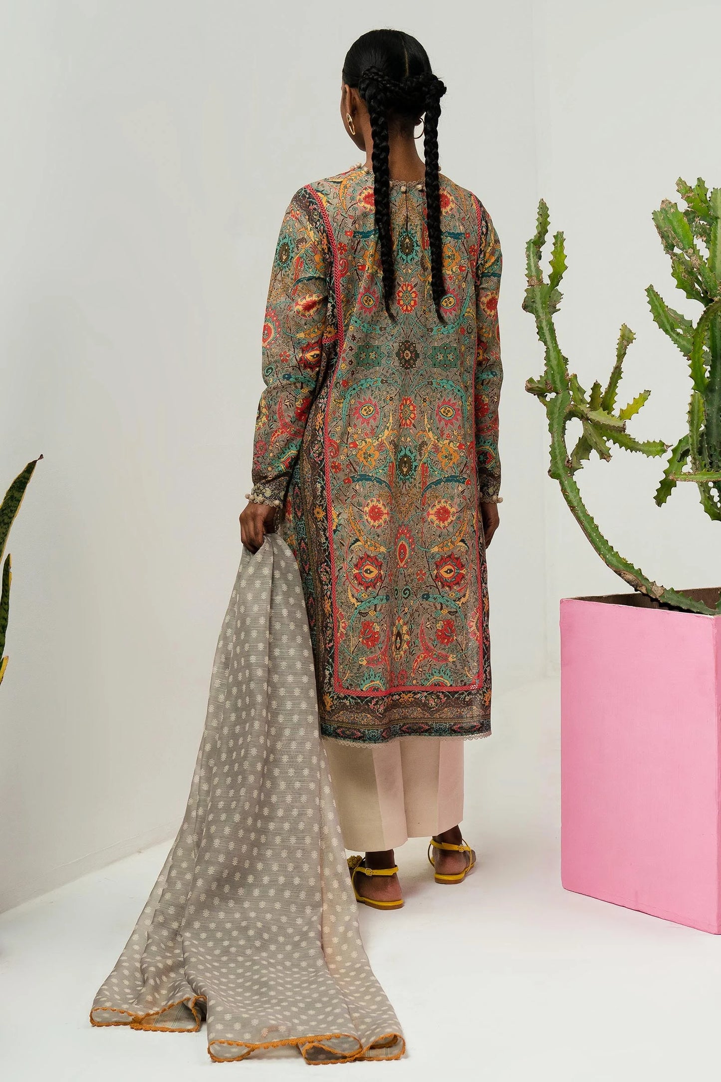 Model wearing Sana Safinaz Mahay'24 grey multi - colored lawn suit, luxury summer outfit in UK.