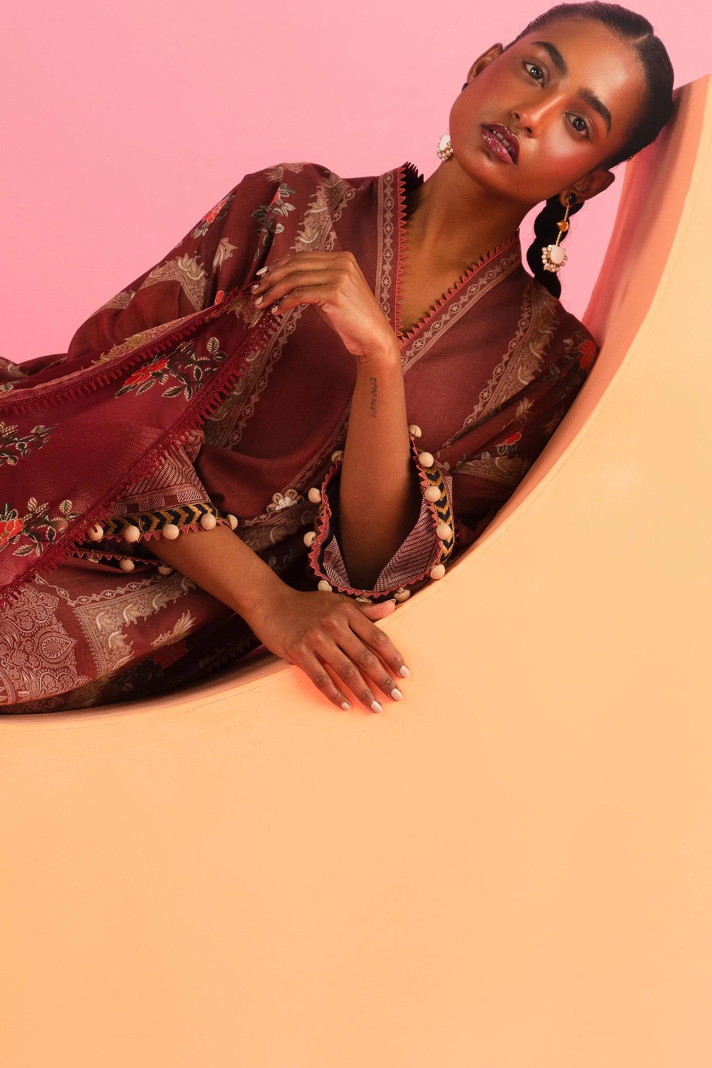 Model wearing Sana Safinaz H242 - 015A - 3CK maroon embroidered Pakistani lawn suit.