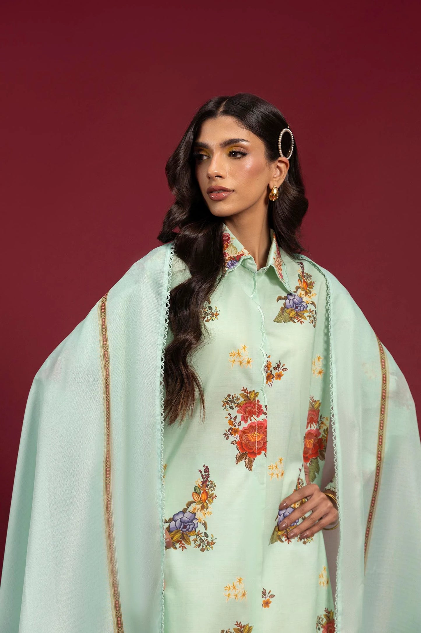Model wearing mint green floral printed dress with matching dupatta from Sana Safinaz H251-002B-2S, Pakistani Luxury pret online in UK.