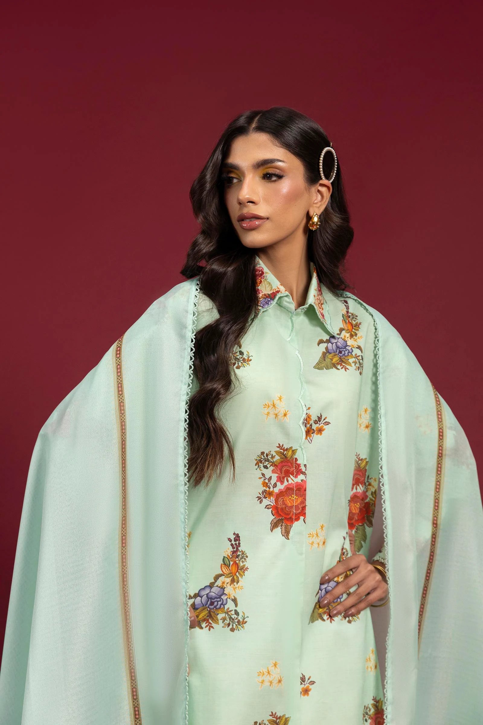 Model wearing mint green floral printed dress with matching dupatta from Sana Safinaz H251-002B-2S, Pakistani Luxury pret online in UK.