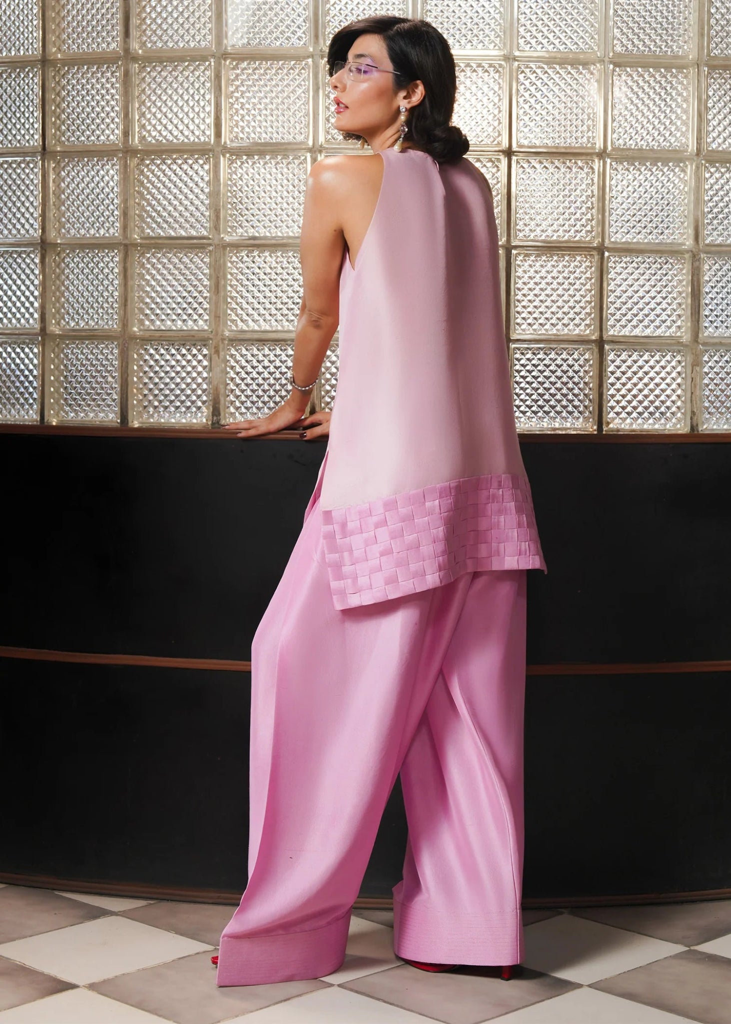 Model wearing Hoya dress from Hussain Rehar's Pay Day Vol. IV collection. Discover Hussain Rehar and Pakistani clothes online in UK at Signature Labels.