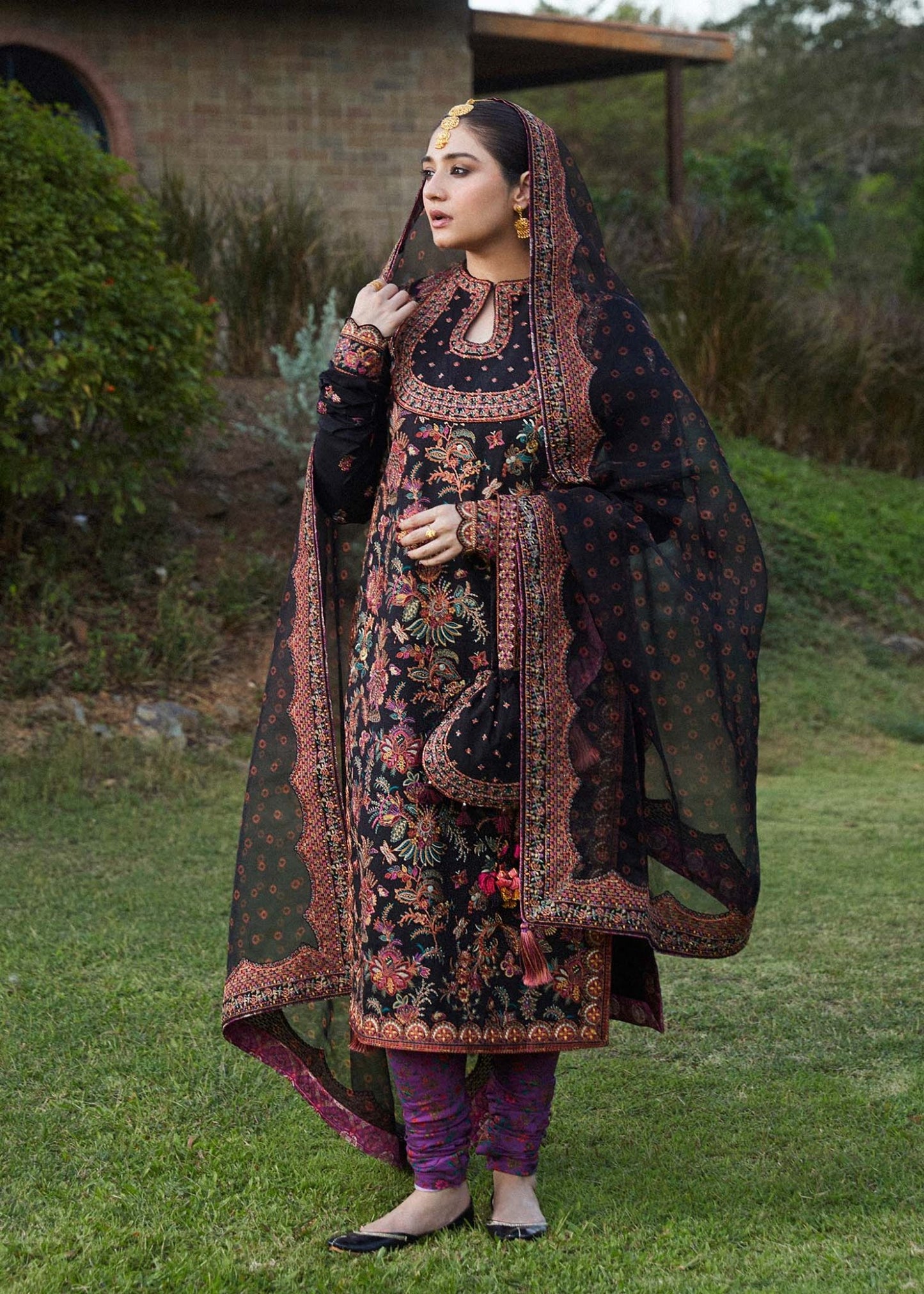 Model wearing black Siyaan dress from Hussain Rehar's Zaiba Lawn '24 collection. Pakistani clothes online in UK. Beautiful floral embroidery.