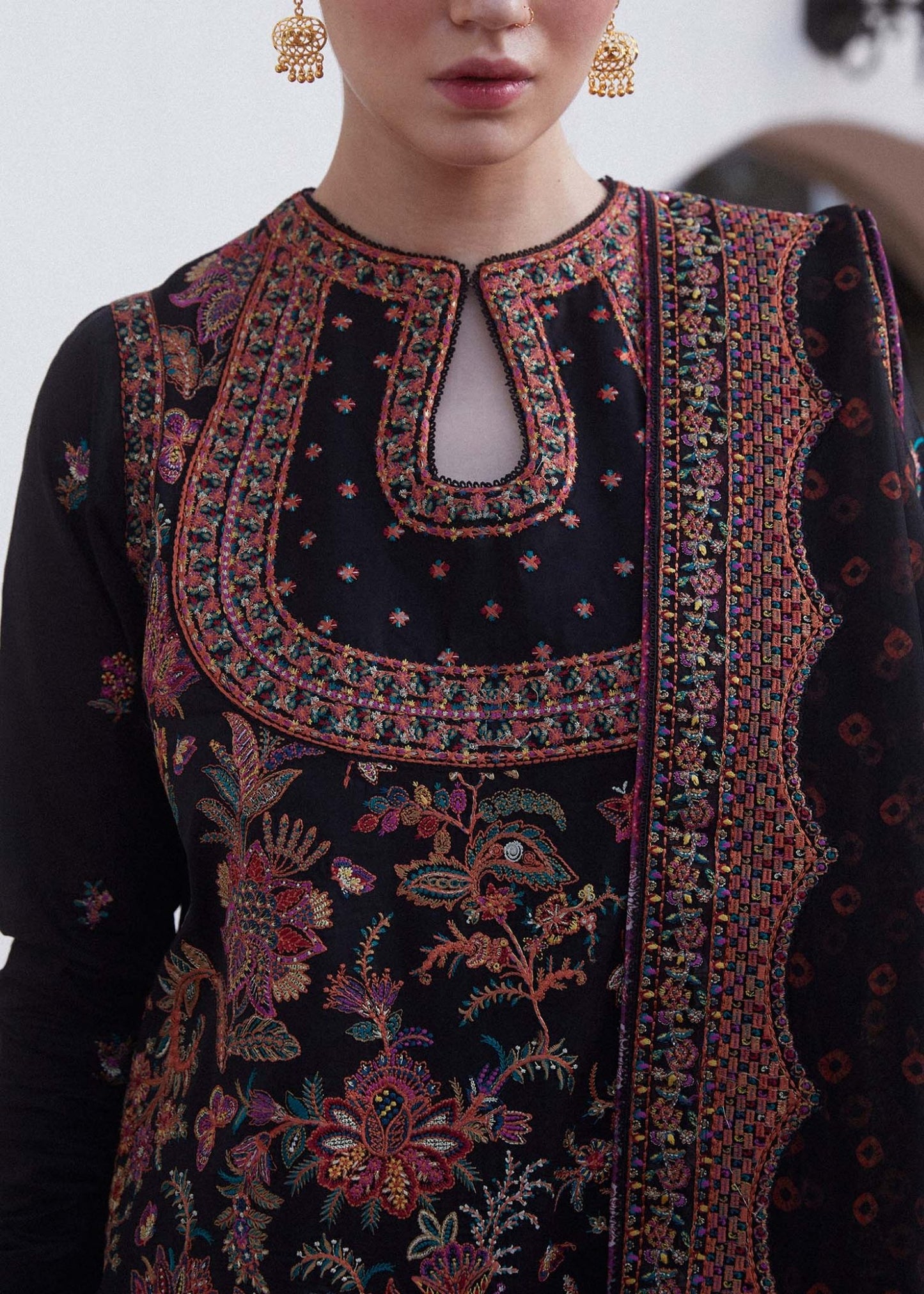 Model wearing black Siyaan dress from Hussain Rehar's Zaiba Lawn '24 collection. Pakistani clothes online in UK. Beautiful floral embroidery.