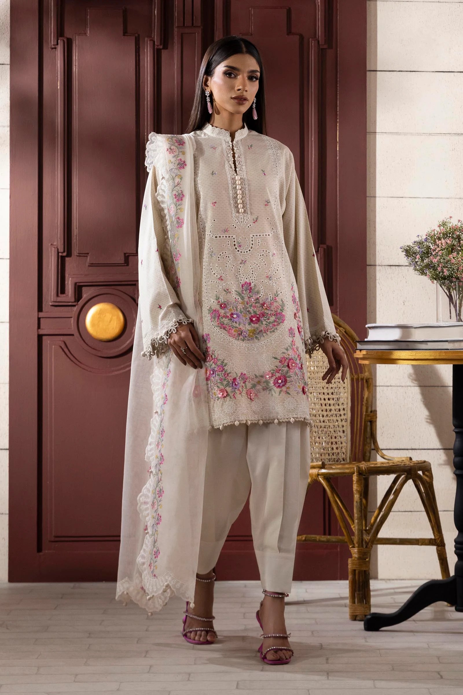 Model wearing off-white Sana Safinaz M251-014A-3CT outfit with pink floral embroidery and lace detailing, Pakistani Luxury pret in UK.