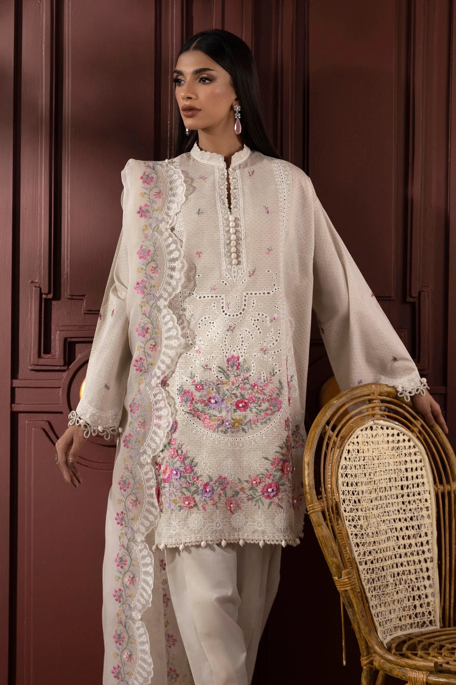 Model wearing off-white Sana Safinaz M251-014A-3CT outfit with pink floral embroidery and lace detailing, Pakistani Luxury pret in UK.