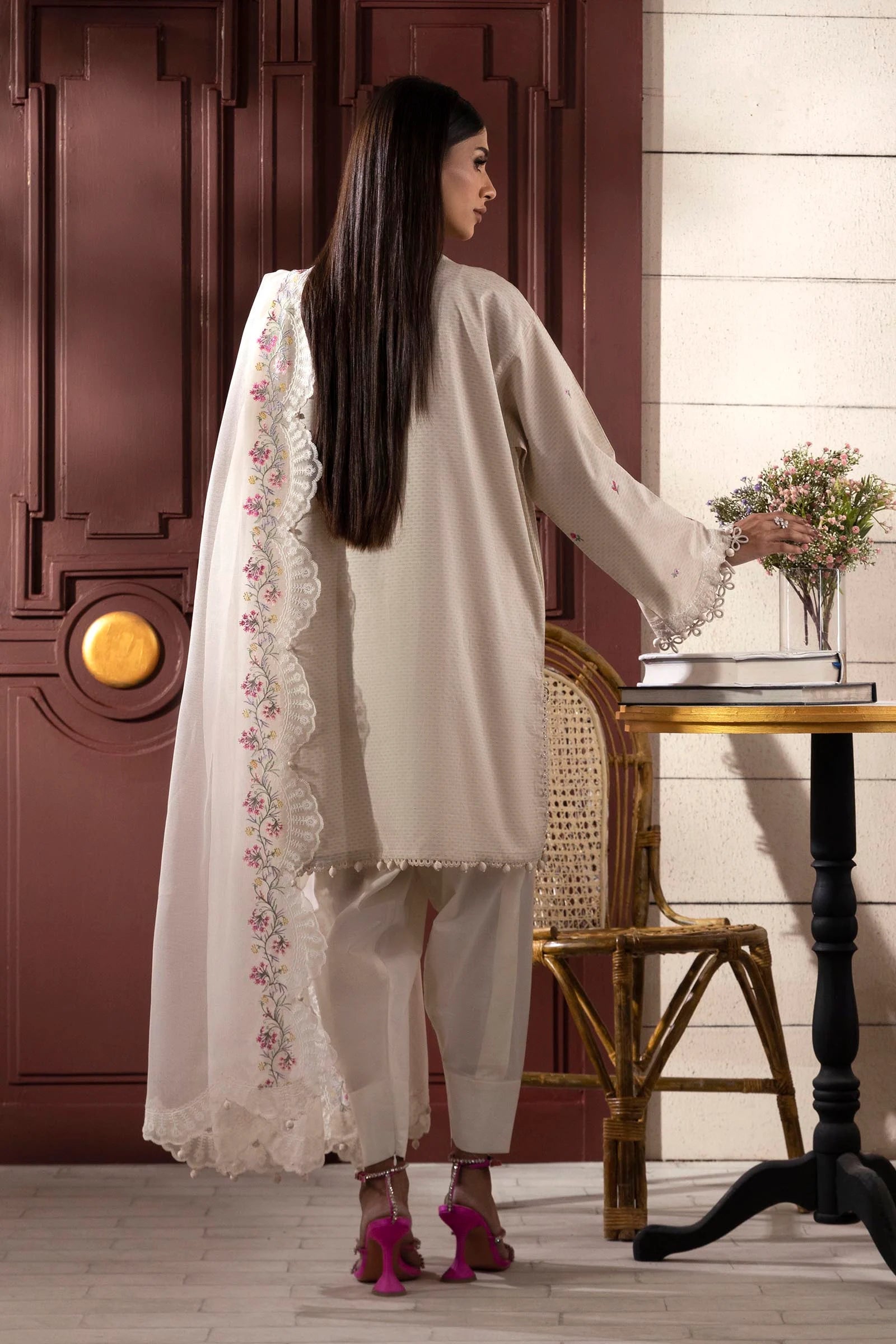 Model wearing off-white Sana Safinaz M251-014A-3CT outfit with pink floral embroidery and lace detailing, Pakistani Luxury pret in UK.