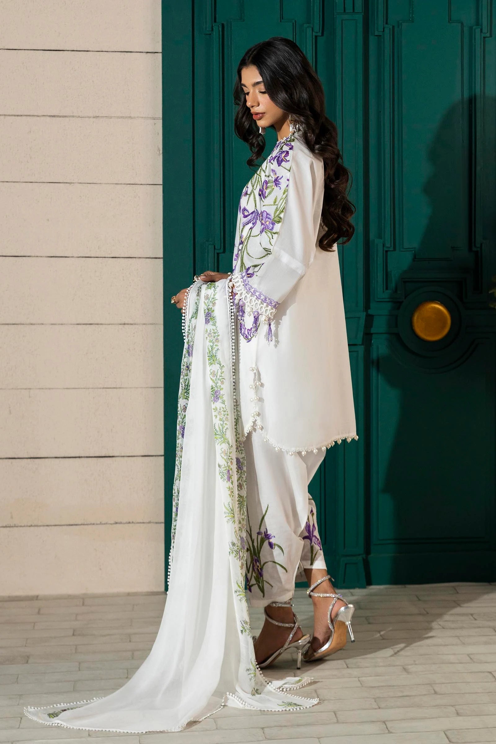 Model wearing white Sana Safinaz M251-017A-3CJ outfit with purple floral embroidery and printed dupatta, Pakistani Luxury pret in UK.