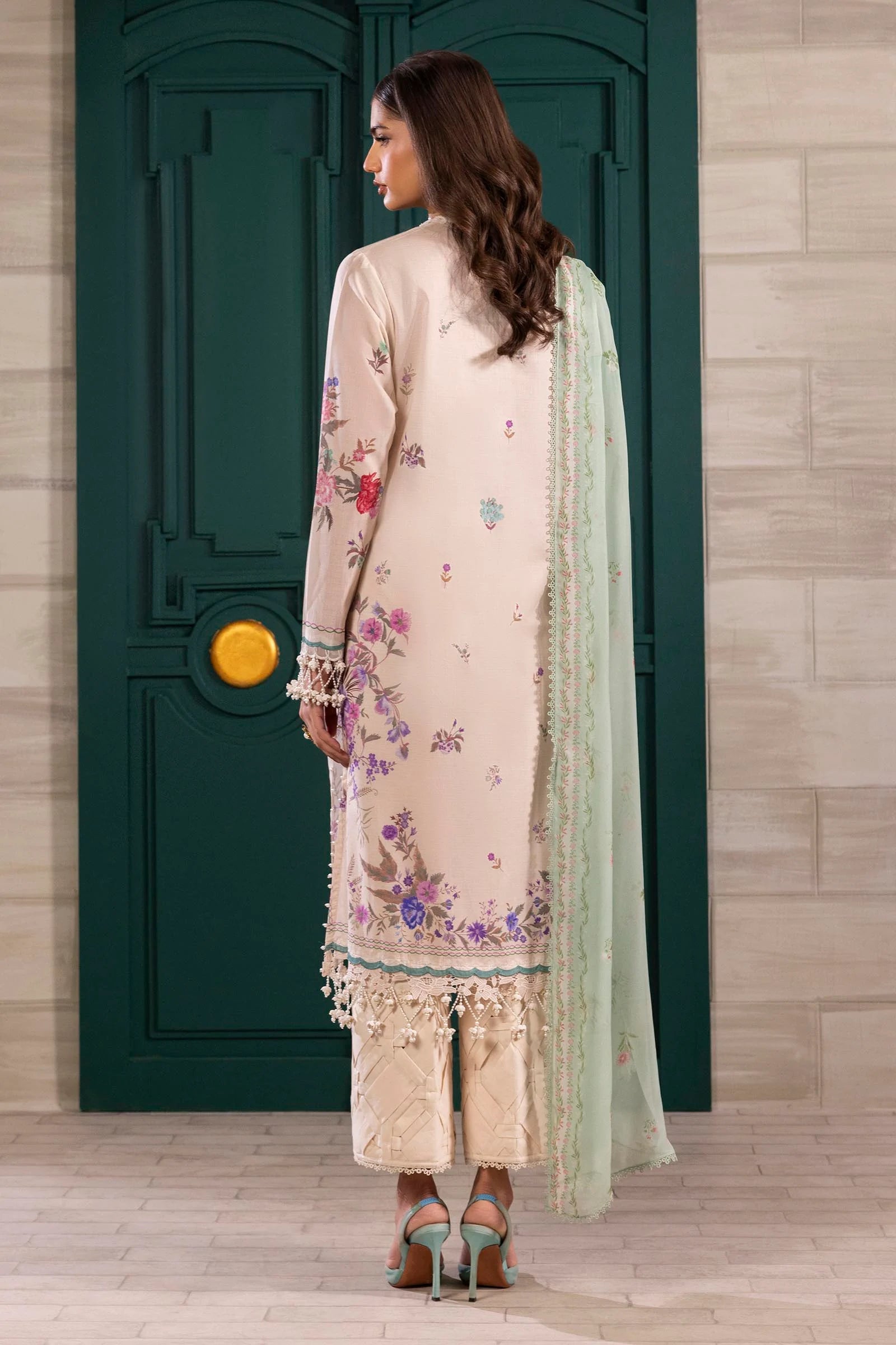 Model wearing ivory Sana Safinaz M251-028A-3CI outfit with lavender floral prints and mint green dupatta, Pakistani Luxury pret, Pakistani clothes online in UK.