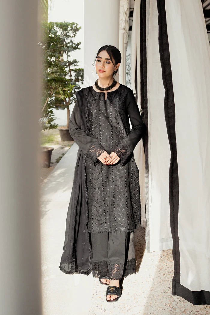 Model wearing KOYAL SRIK24 - 02 dress from Saira Rizwan's Ik Serra Pret 2024 collection. Shop Pakistani clothes online in UK.