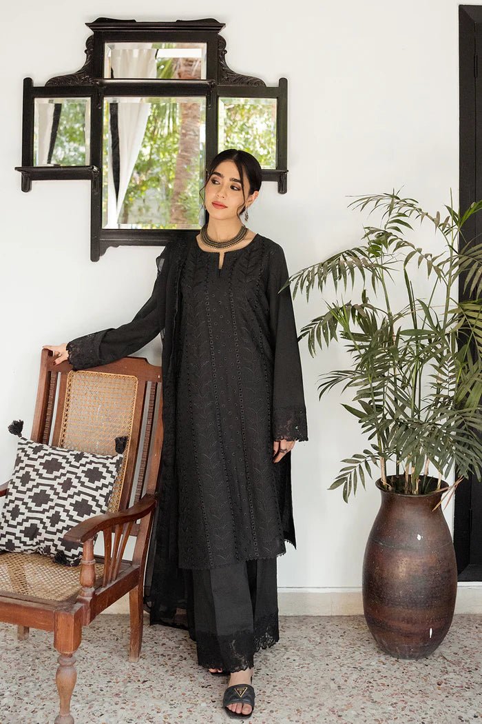 Model wearing KOYAL SRIK24 - 02 dress from Saira Rizwan's Ik Serra Pret 2024 collection. Shop Pakistani clothes online in UK.