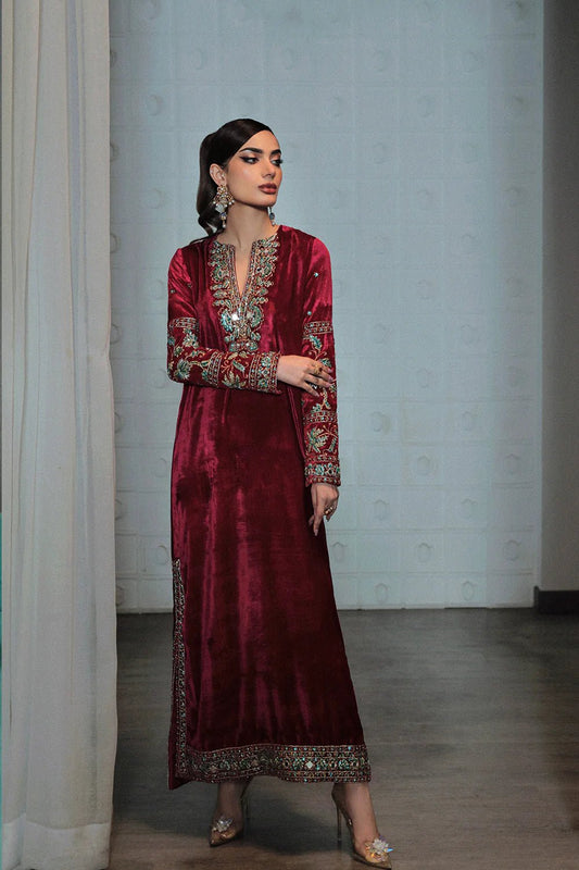 Model wearing Saira Rizwan Luxury Pret Riona '23 Julie dress, showcasing Pakistani clothes online in UK.