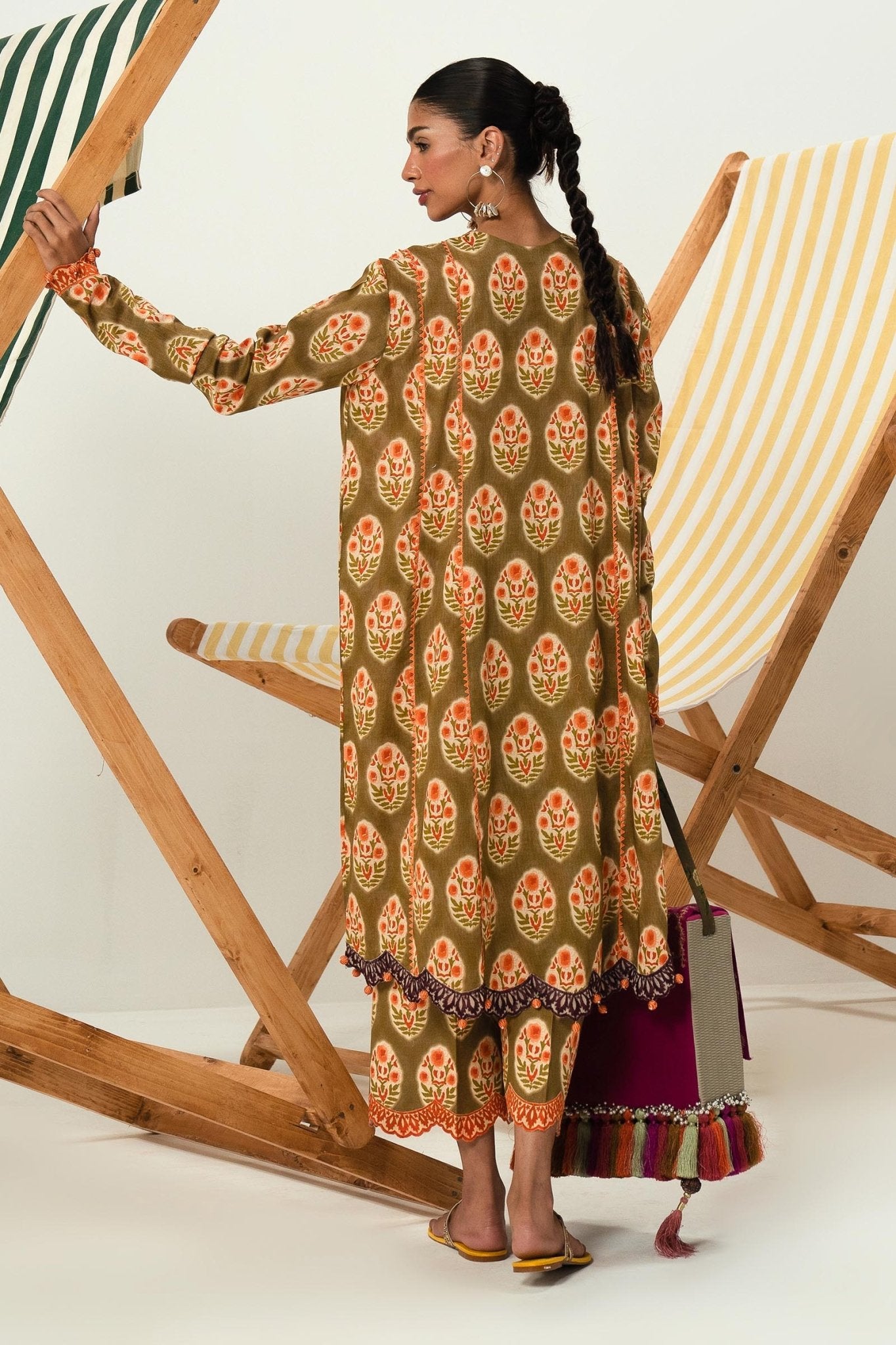 Model wearing chic Sana Safinaz Mahay'24 Summer Vol - II H242 - 011B - 2AC dress, ideal for Pakistani clothes online in UK.