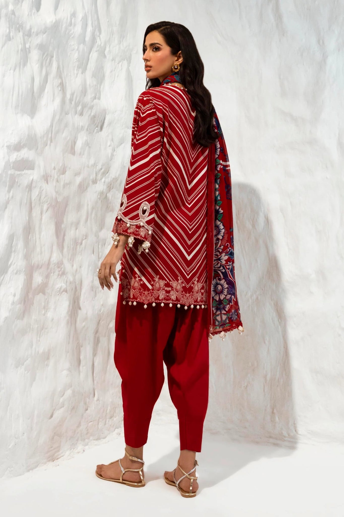 Model wearing Sana Safinaz Muzlin Summer '24 M242 - 002A - CI dress, a chic choice for Pakistani clothes online in the UK.