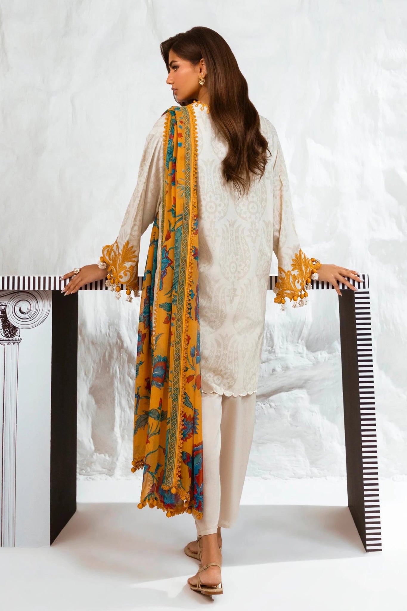 Model wearing Sana Safinaz Muzlin Summer '24 M242 - 003B - CI dress, Pakistani clothes online in the UK.