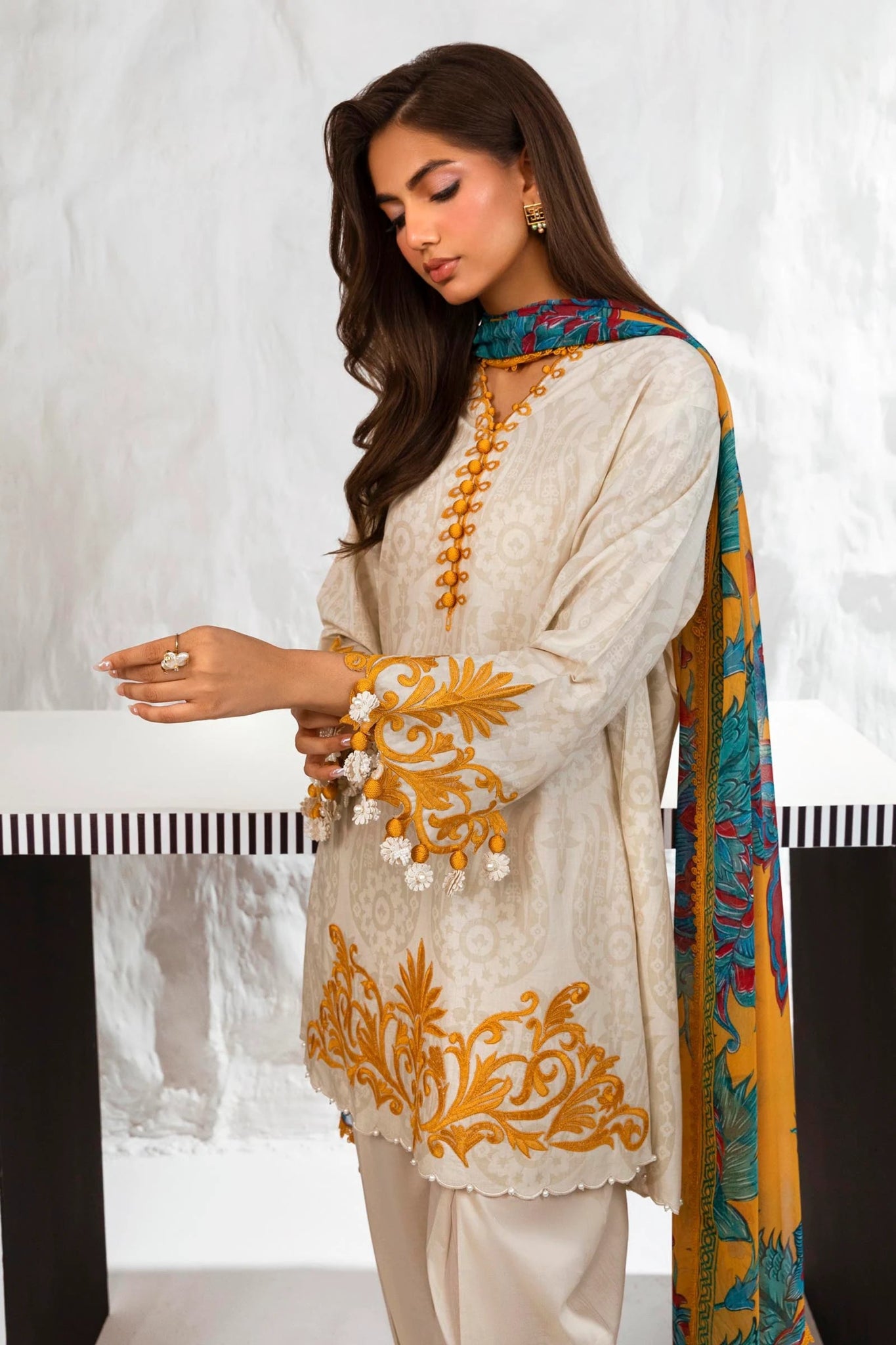 Model wearing Sana Safinaz Muzlin Summer '24 M242 - 003B - CI dress, Pakistani clothes online in the UK.