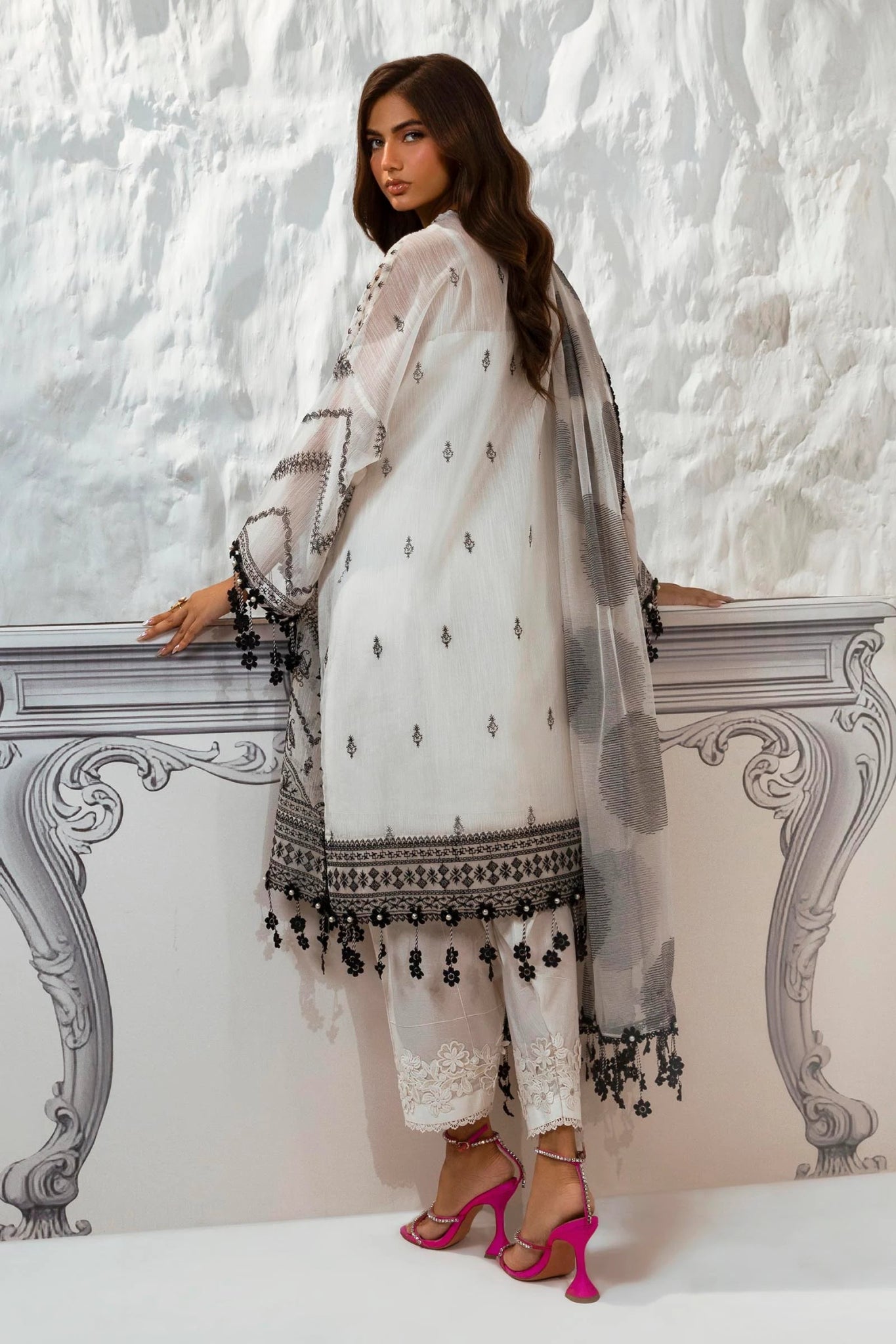 Model wearing Sana Safinaz Muzlin Summer '24, Design M242 - 010B - CT, ideal for Pakistani fashion online in the UK.