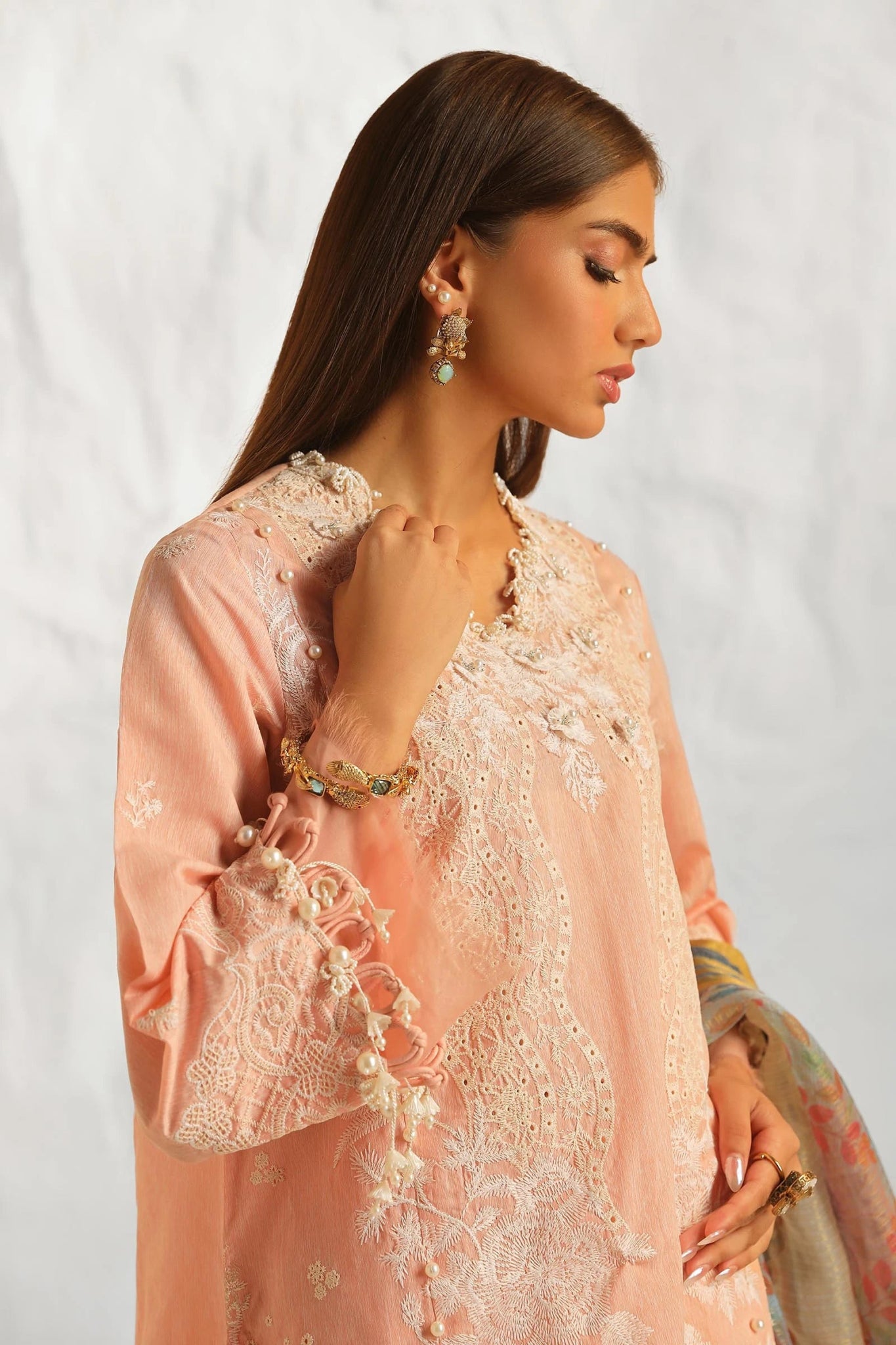 Model wearing Sana Safinaz Muzlin Summer '24, Design M242-013A-DH, perfect for Pakistani fashion online in the UK.