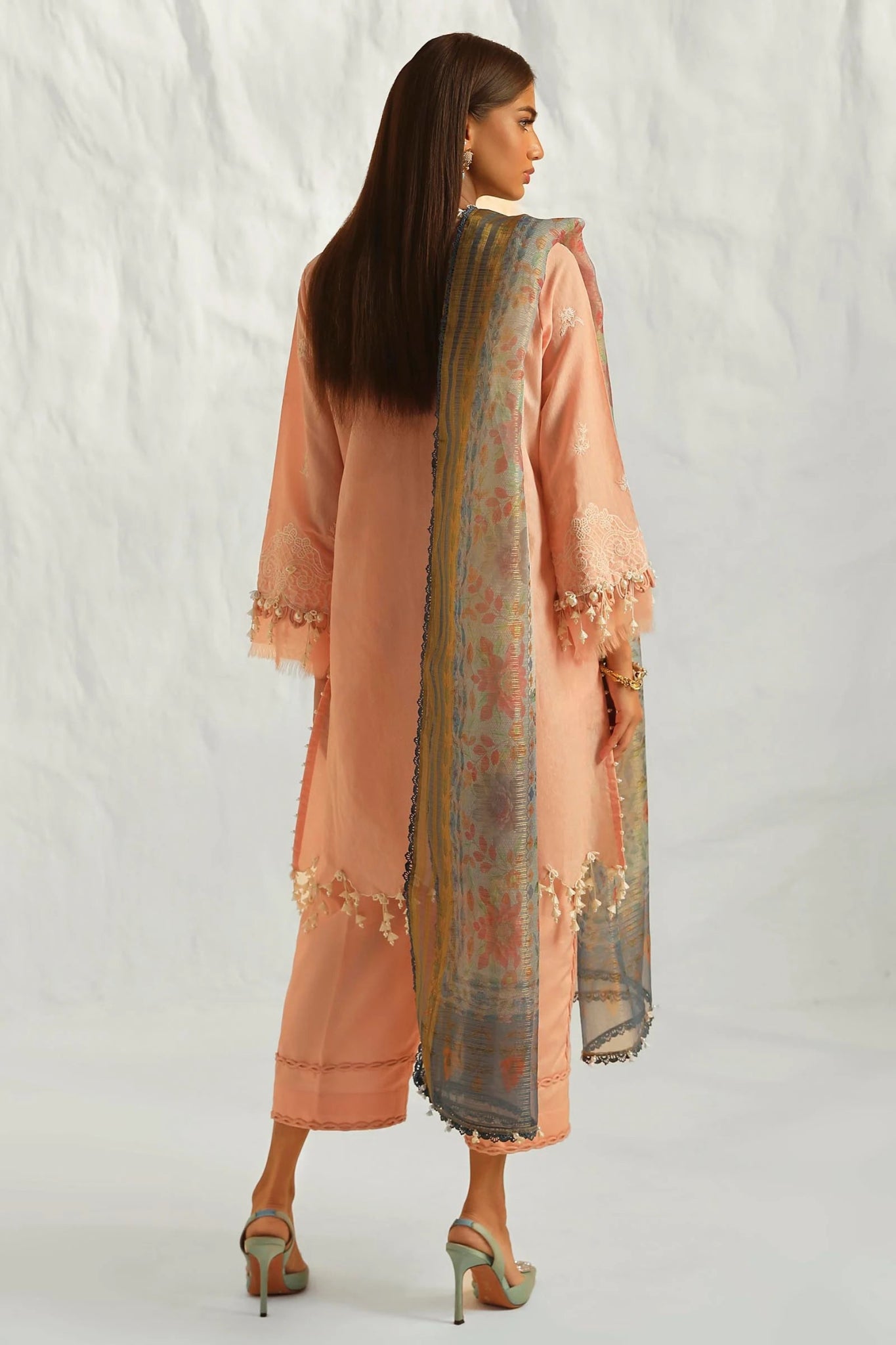 Model wearing Sana Safinaz Muzlin Summer '24, Design M242-013A-DH, perfect for Pakistani fashion online in the UK.