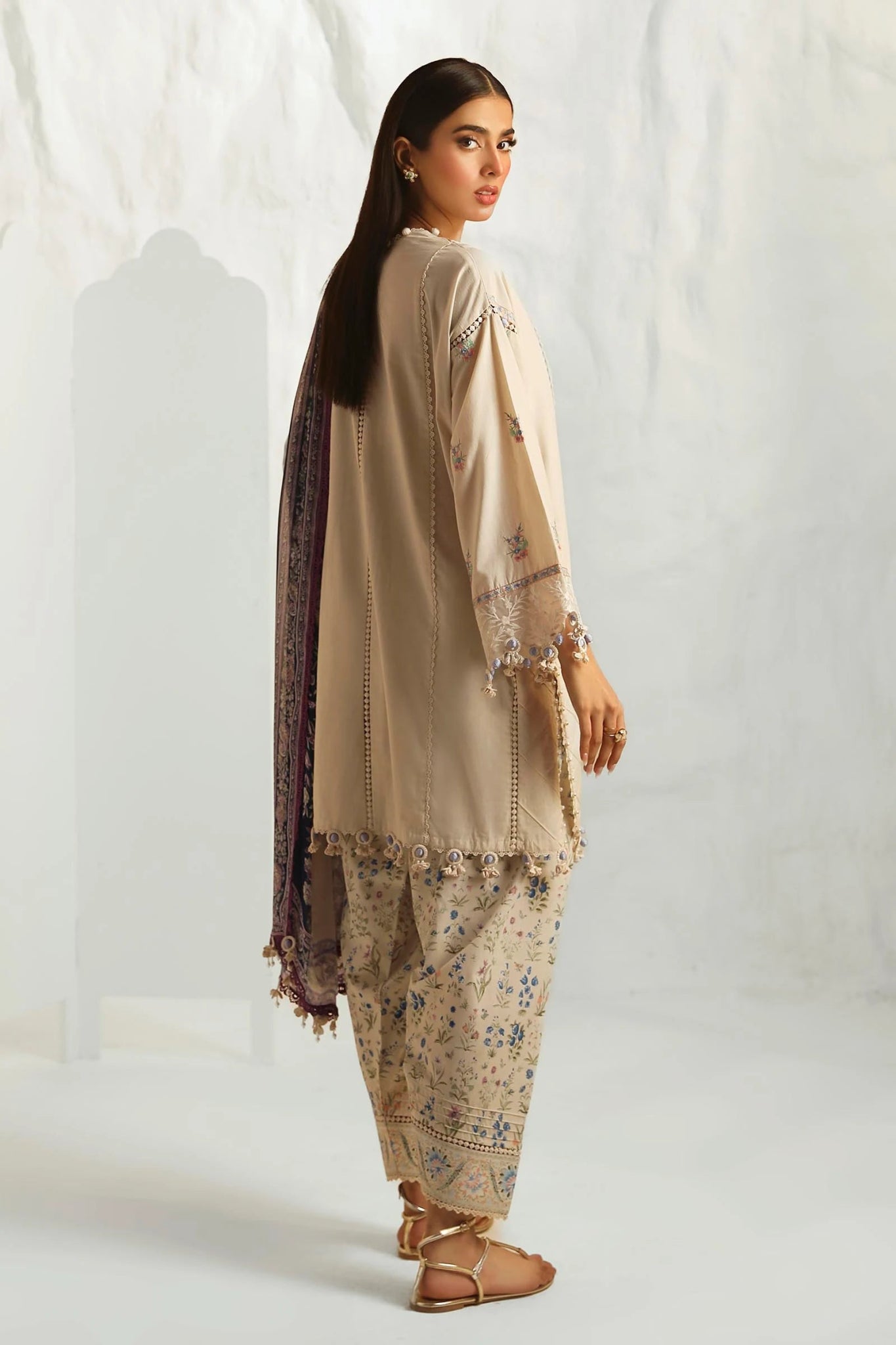 Model wearing Sana Safinaz Muzlin Summer '24, Design M242 - 014A - CJ, ideal for Pakistani fashion online in the UK.