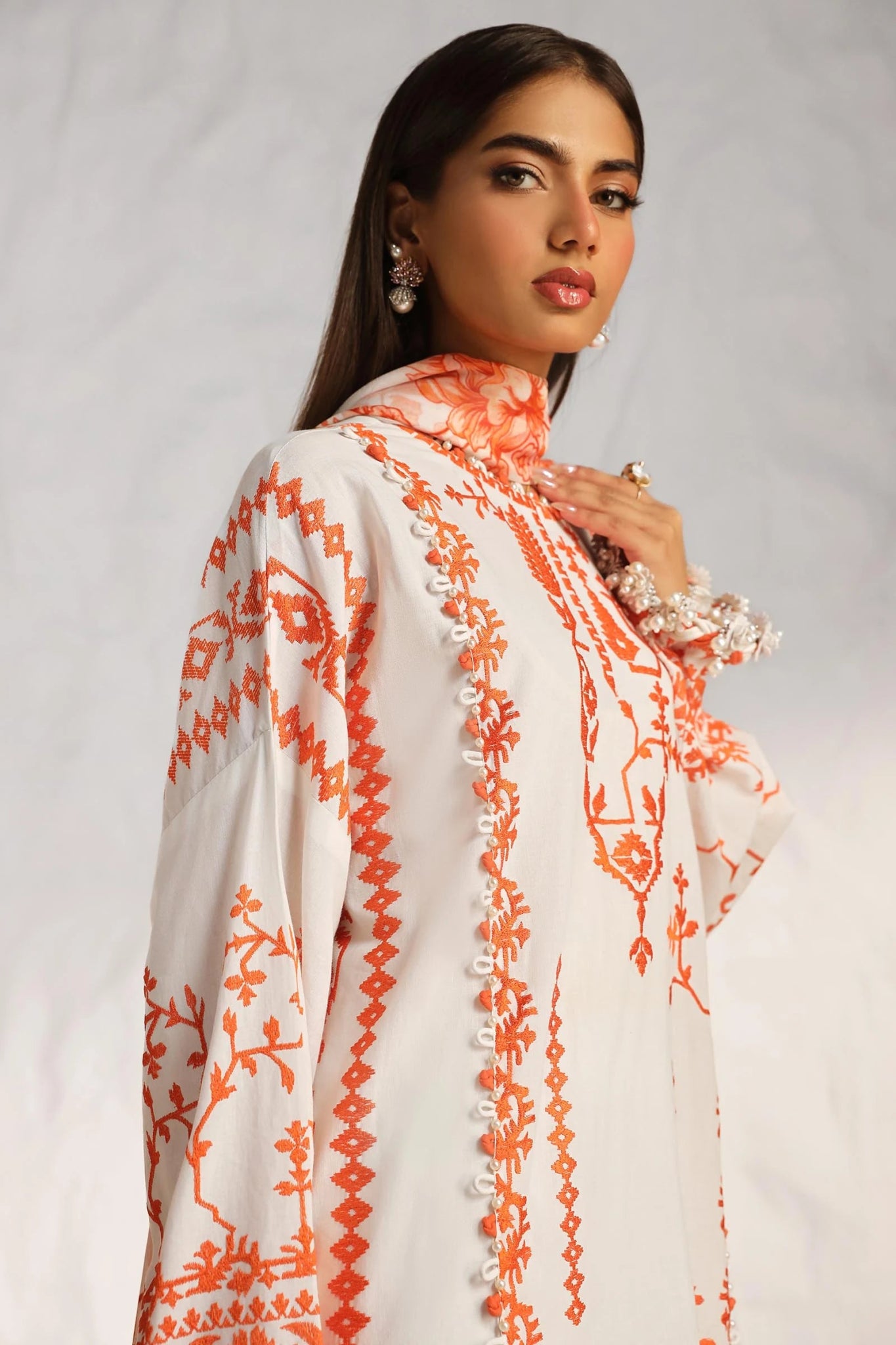 Model wearing Sana Safinaz Muzlin Summer '24, Design M242 - 017B - CJ, perfect for Pakistani fashion online in the UK.