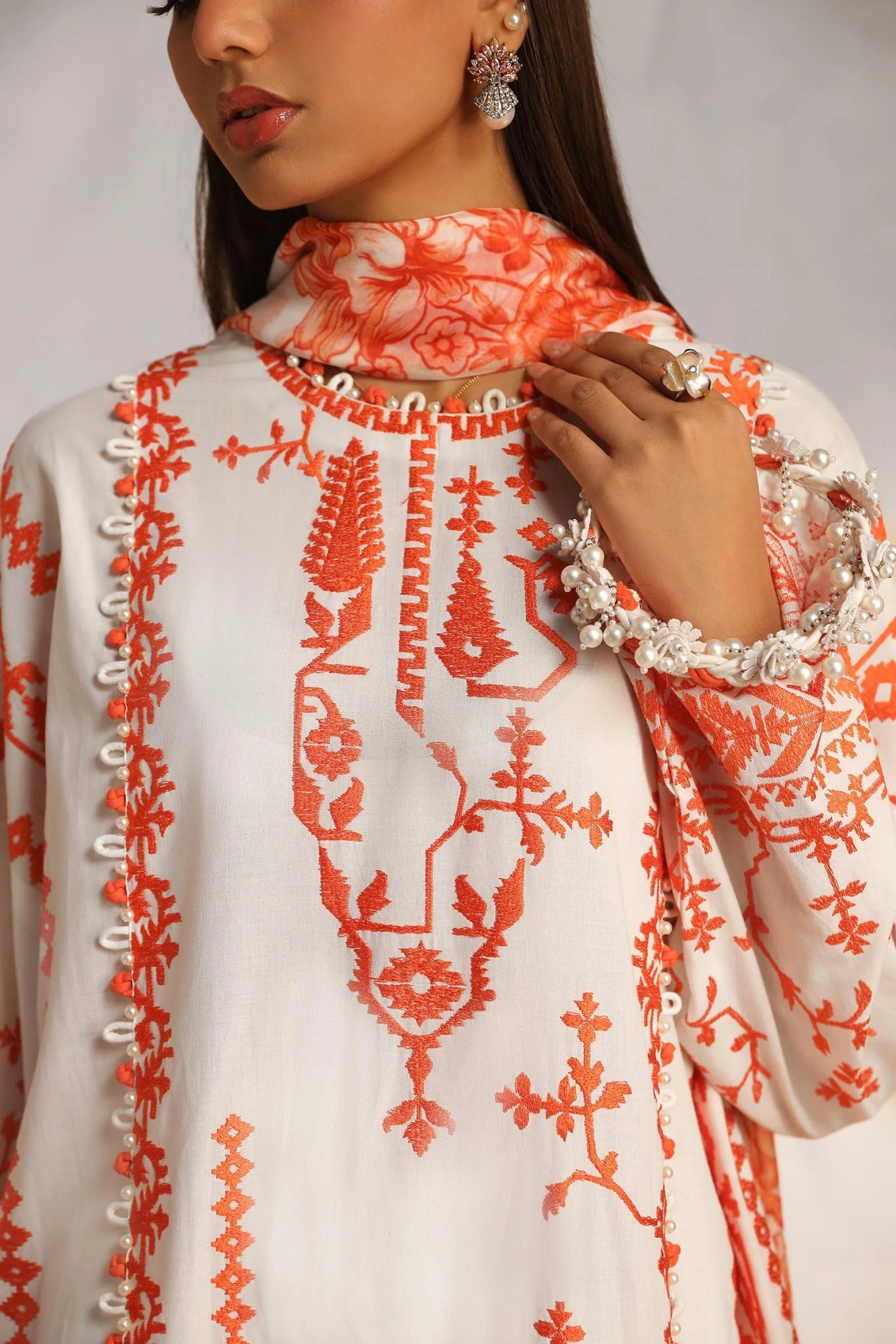 Model wearing Sana Safinaz Muzlin Summer '24, Design M242 - 017B - CJ, perfect for Pakistani fashion online in the UK.