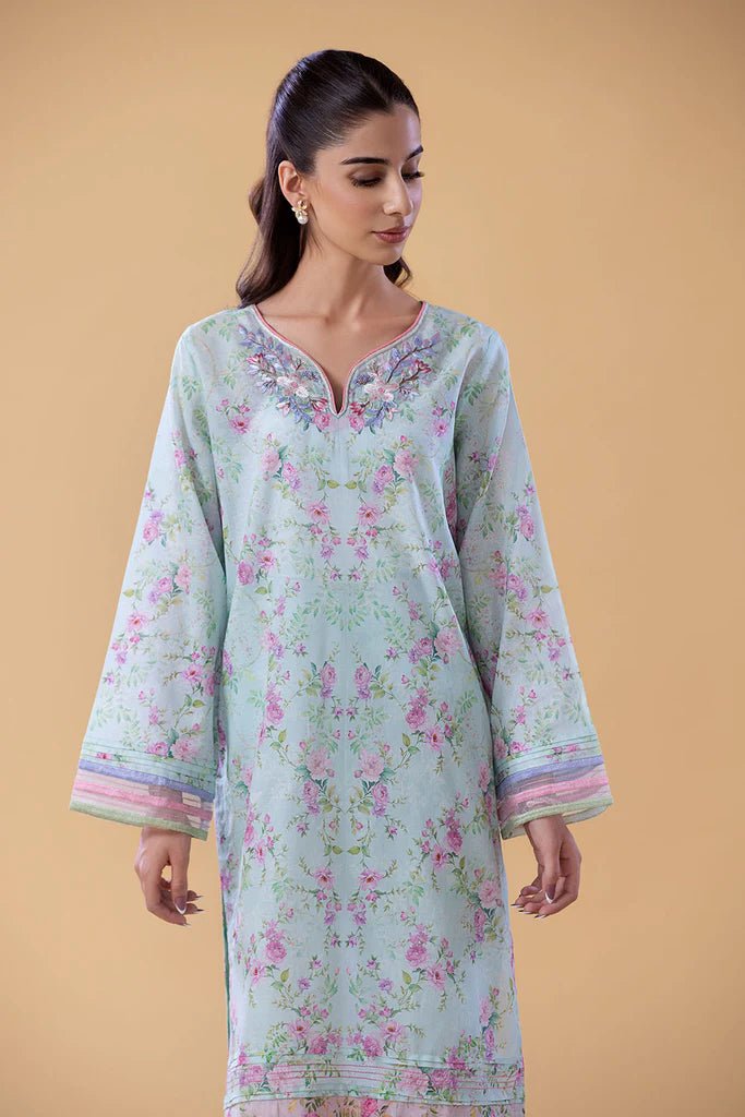 Model wearing SNPP - 24 - 0316 light blue floral dress from Sobia Nazir. Shop Sobia Nazir Pakistani clothes online in UK.