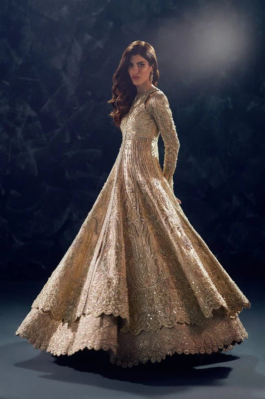 Discover the Reverie ensemble from Soraya's Oriana Luxury Formals at Signature Labels UK, priced at £1179. Gold tissue with sheesha and dabka work adorns this majestic piece for a regal presence.