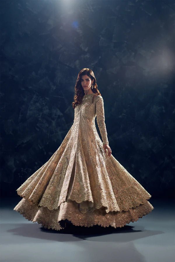 Discover the Reverie ensemble from Soraya's Oriana Luxury Formals at Signature Labels UK, priced at £1179. Gold tissue with sheesha and dabka work adorns this majestic piece for a regal presence.