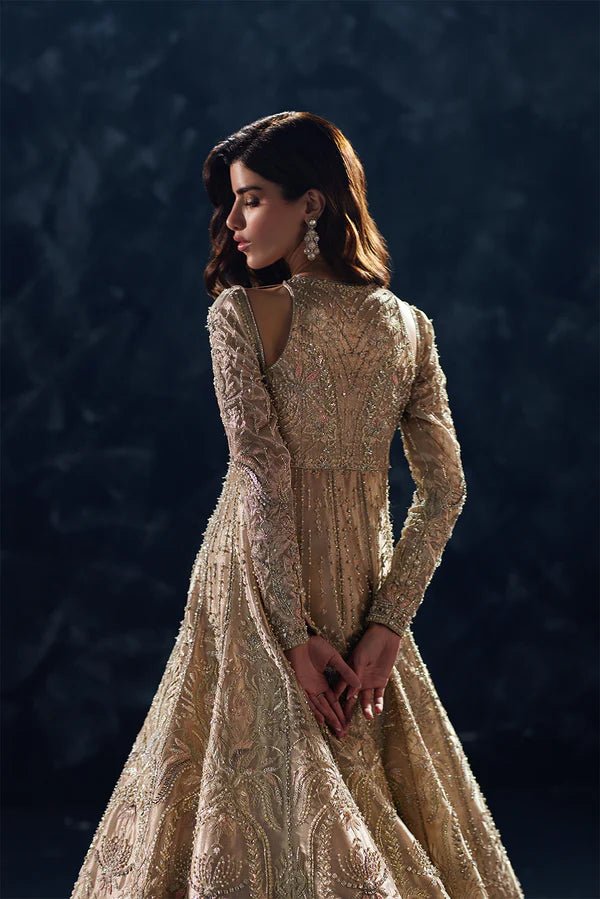 Discover the Reverie ensemble from Soraya's Oriana Luxury Formals at Signature Labels UK, priced at £1179. Gold tissue with sheesha and dabka work adorns this majestic piece for a regal presence.