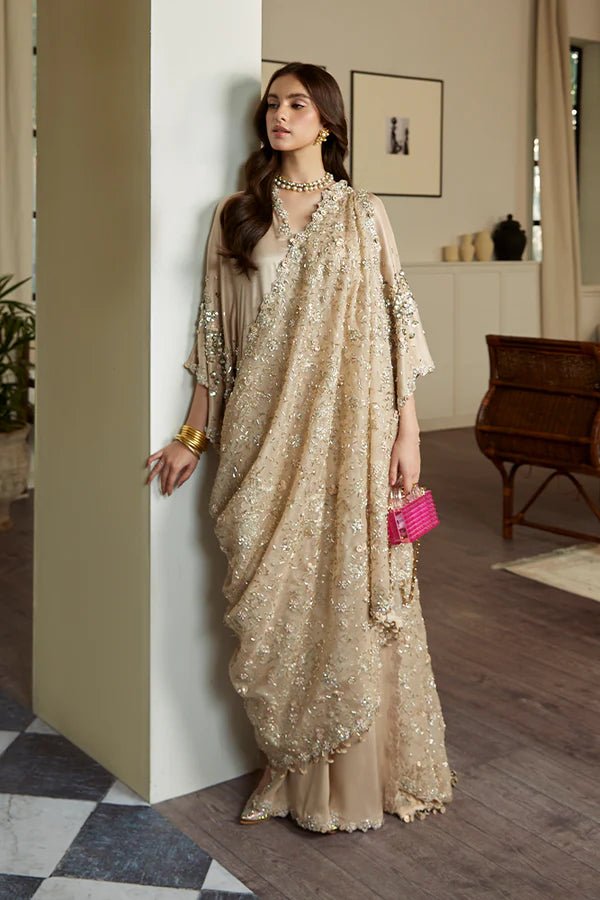 Stunning Suffuse LUNA Pakistani Luxury Pret Outfit | Model Wearing Suffuse UK | Pakistani Clothes UK